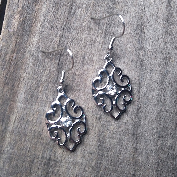 Knot Style Earrings - Silver Color - Picture 2 of 2